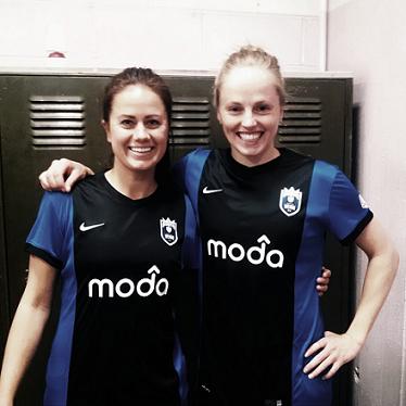 Lauren (left) with Seattle Reign defender and teammate Elli Reed.